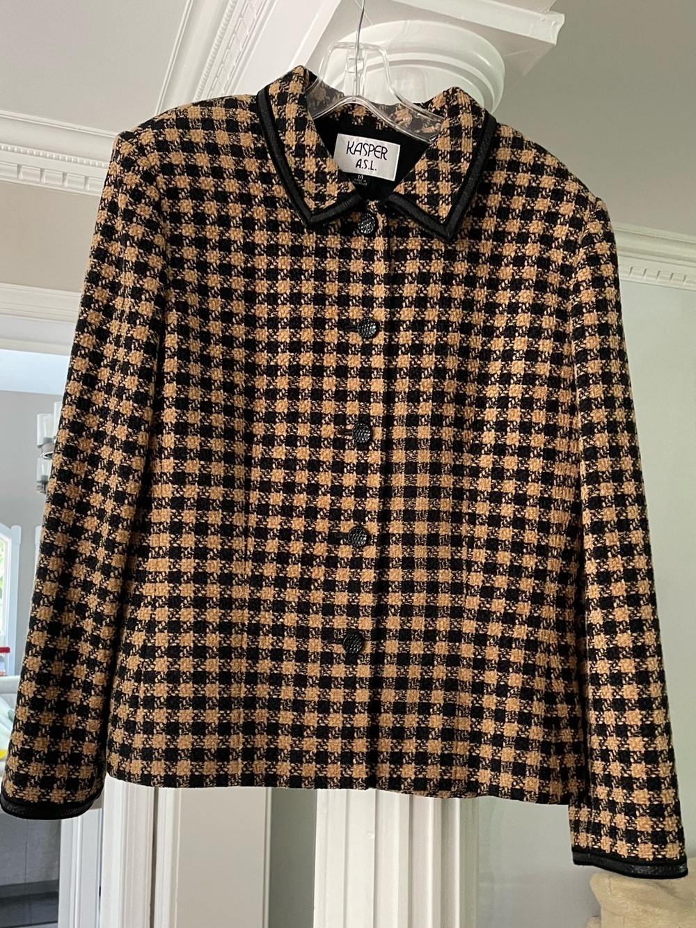 Kasper A S L Black and Tan Houndstooth Wool Blend Jacket . Front buttons